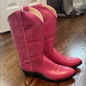 Fuchsia Cowgirl Low Heeled Boots - Never Been Worn!!